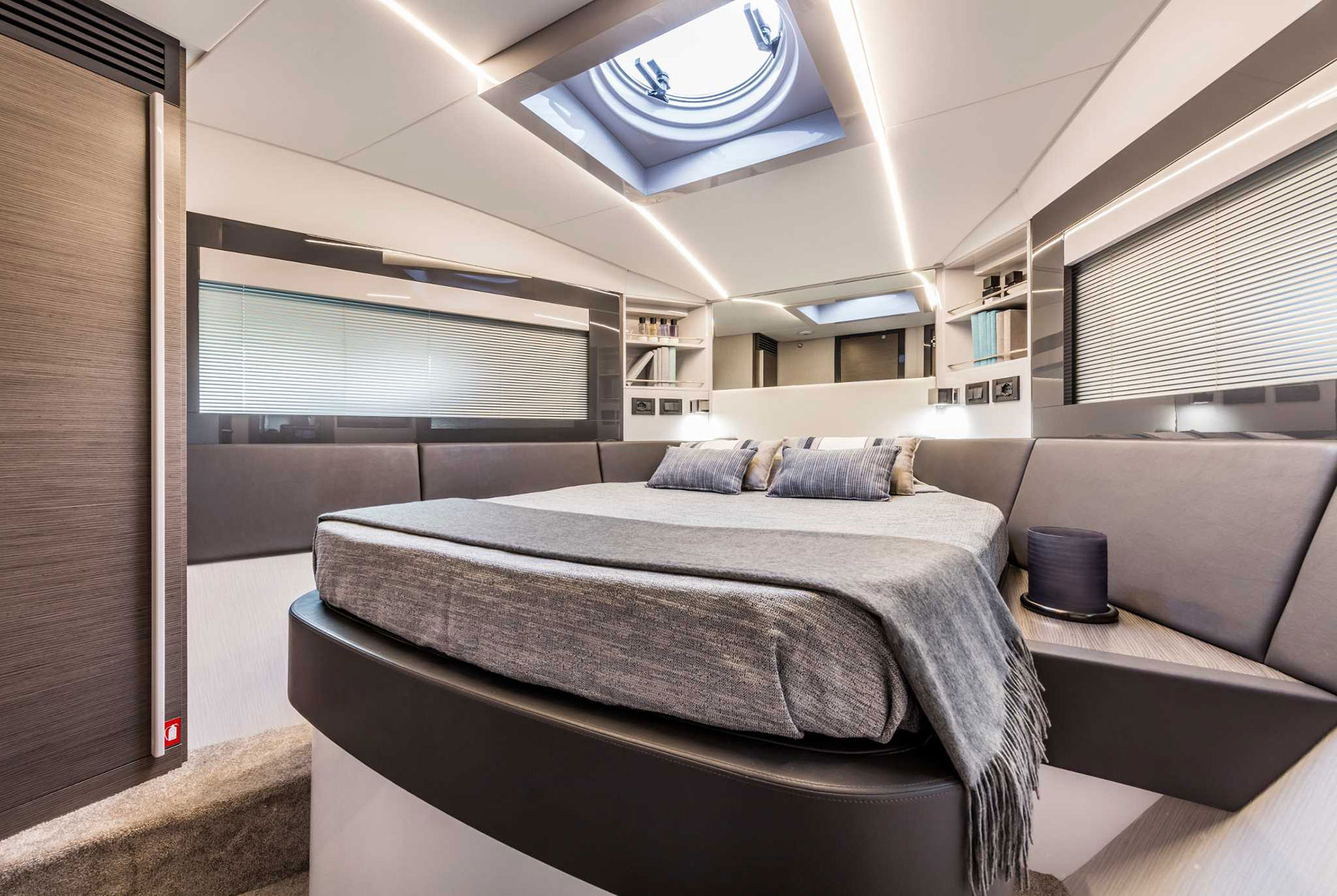 Pershing 5x